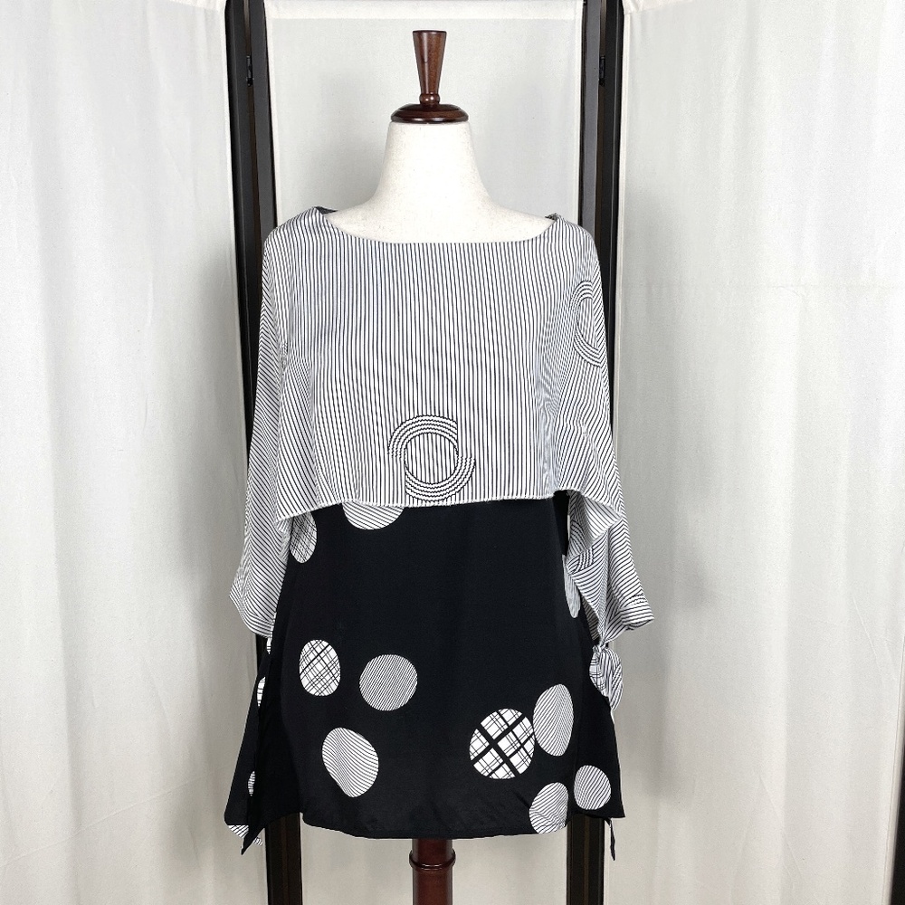Feratelli Black White Graphic Popover Tunic Overlay Size M - Wearable Art